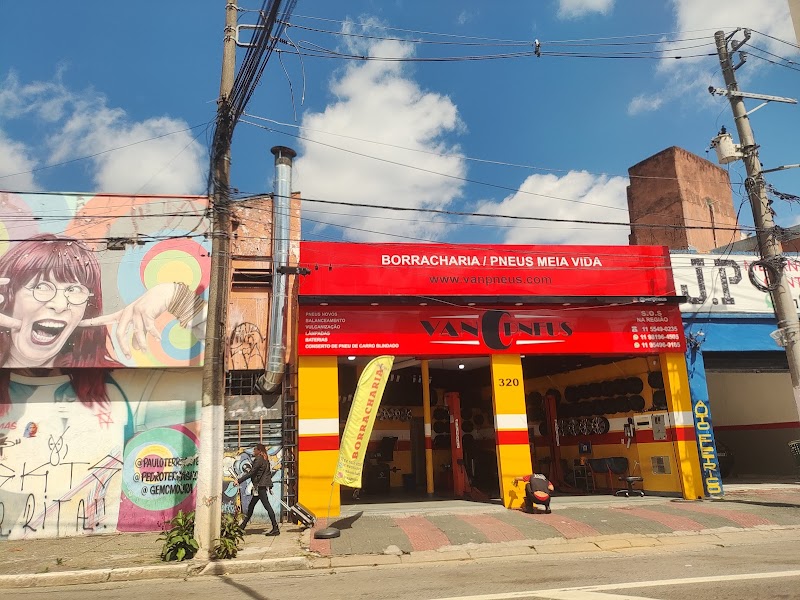 Van Pneus borracharia / pneu meia vida